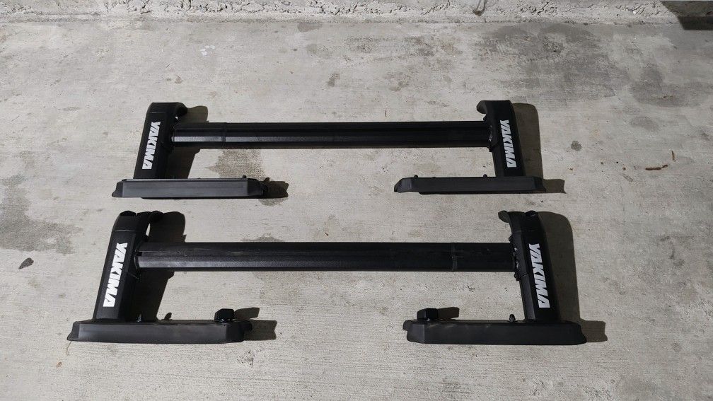 Yakima Outpost Towers With Sidebar and Tonneau Footings - $600