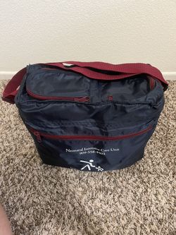 Insulated bag with sealed milk bottles and nipples suitable for Enfamil ready-to-use formula