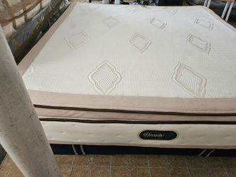 Beautyrest Tru Energy
King Mattress Only
Good conditions 230
dlls Mattress only
