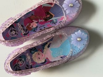 Girls play shoes