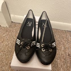 Valenci Black And White Flats Size 8