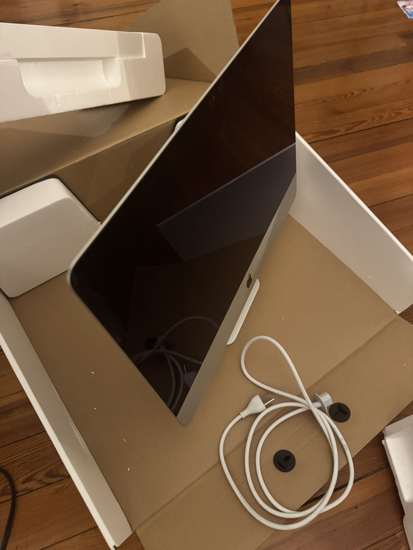 APPLE IMAC 2018 Used- like new
