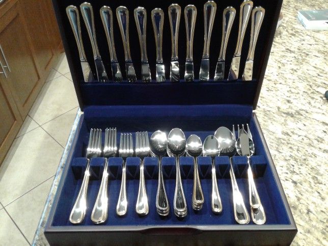 Set of 64 Pieces of Flat / Siilverware