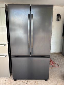Black stainless 2024 Samsung Fridge works perfect in good condition