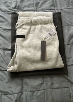 Essential Sweats (BRAND NEW)