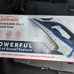 Steam iron retractable cord 1700 watts open box
T