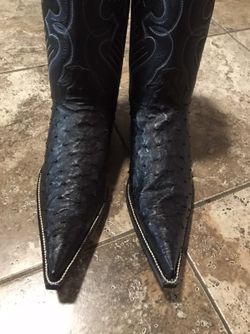 Botas de avestruz picudas $200