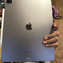 Selling My iPad Pro For Rent. 