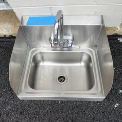 17"W STAINLESS STEEL SINK with FAUCET and SPLASHGUARDS 