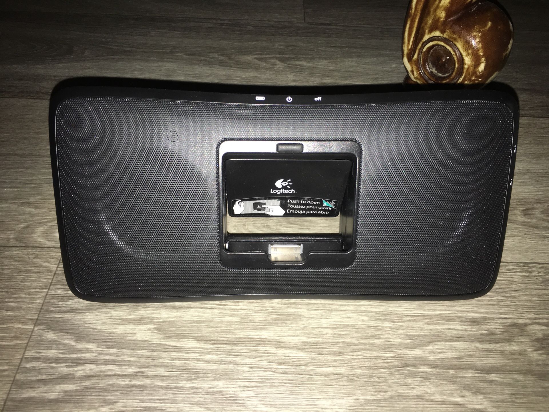 Logitech S315i Rechargeable Speaker With iPod Dock
