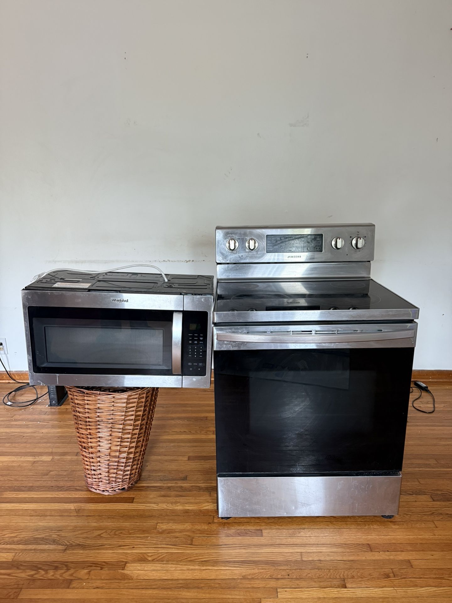 Samsung Set Of Microwave And Oven
