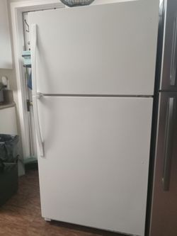 White Top-Freezer Refrigerator