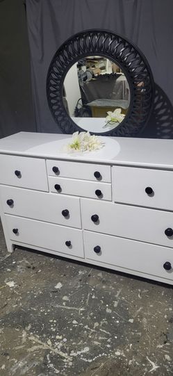 Beautiful Farmhouse Dresser With Mirror, Solid Wood Excellent Condition. Draws Slide Easily, Mirror Comes Off