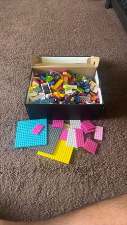 LEGOS (HUGE MISC BOX FULL)