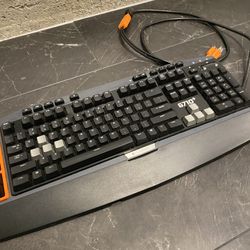 Logitech G710+