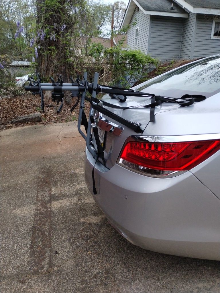 SportRack 3-Bike Anti-Sway Trunk Mount Bike Rack SR3152 Like New