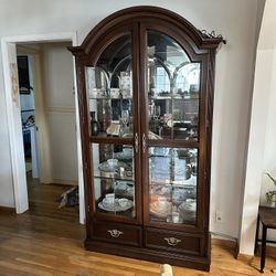 Vintage Lexington China Cabinet 