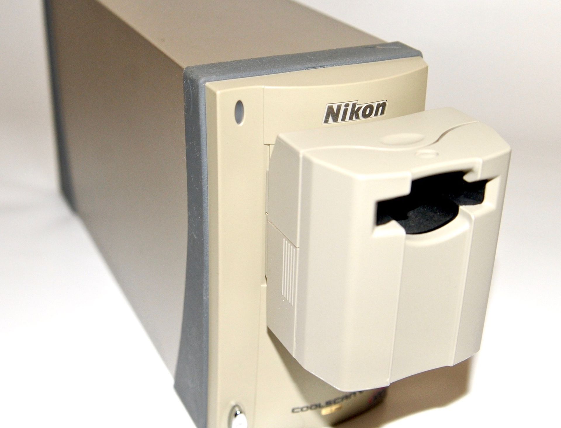 Nikon Coolscan V ED Film And Slide Scanner