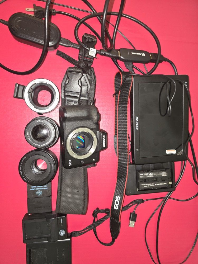 📸 Canon EOS M50 Creator Kit – $950 OBO *Bundle Only* Complete Content Creator Setup