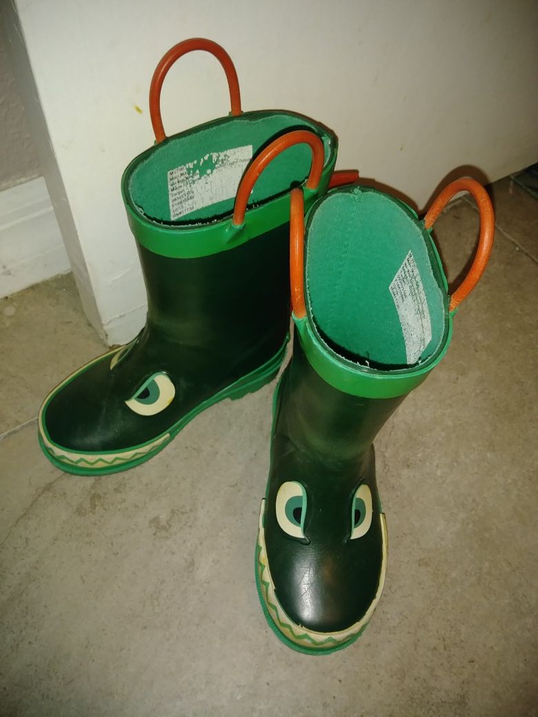 Kids rain/mud boots. Size 7-8