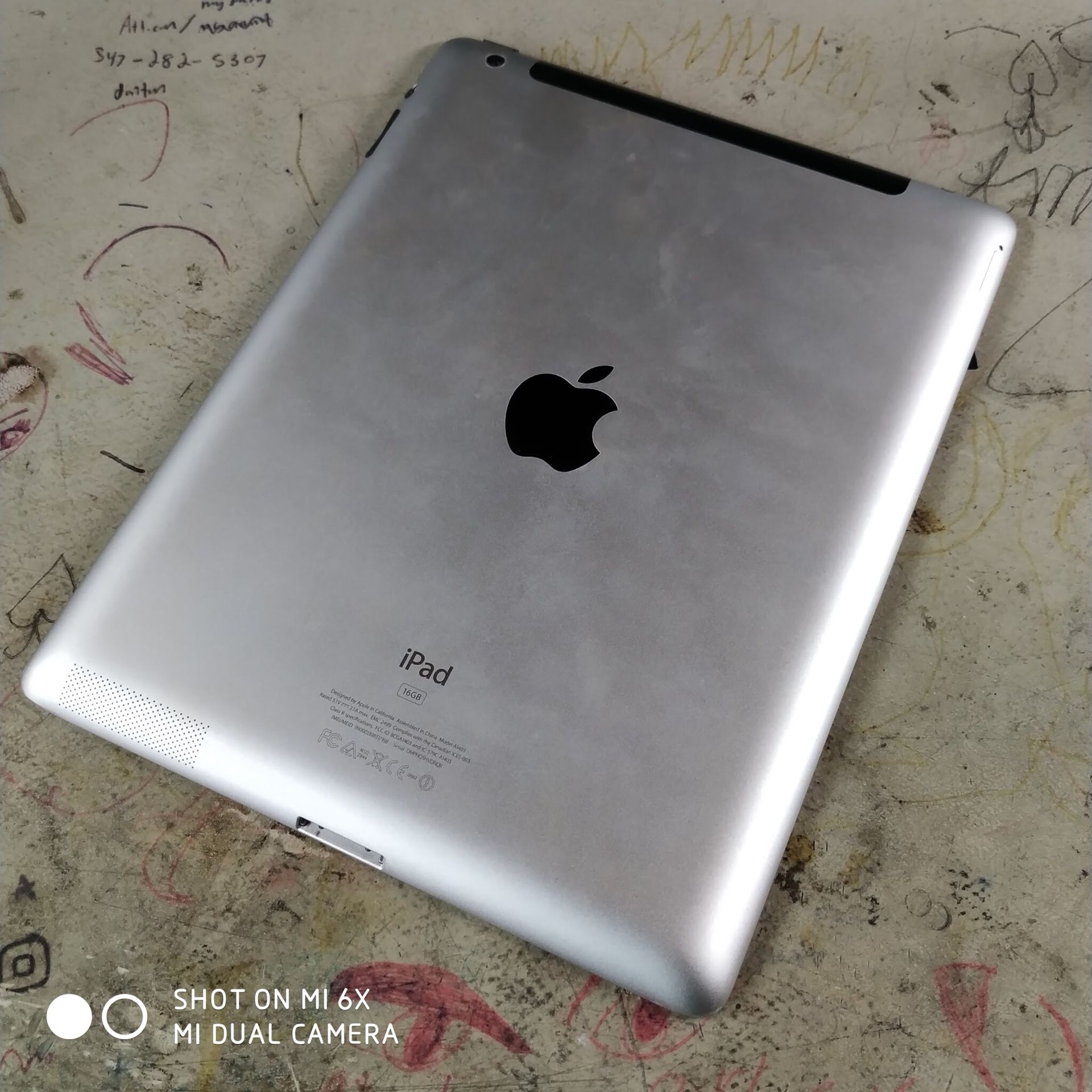 Apple iPad Wi Fi Unlocked 3G Model with all over case and