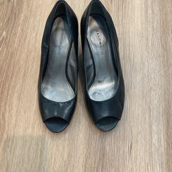Lady Shoes (6.5)
