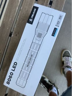 Pelican flashlight 🔦 8060 LED. Rechargeable… 1072 LUMENS … BRAND NEW.. run time 60.H