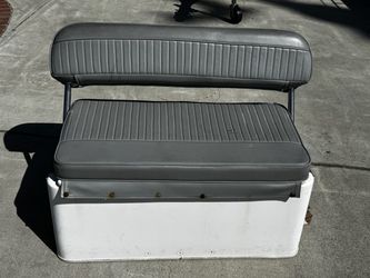 Boston whaler bench seat with livewell