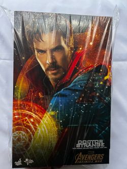 Hot toys Marvel Dr. Strange (infinity war version)