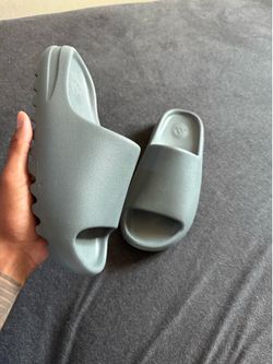 Yeezy Slides Size 11