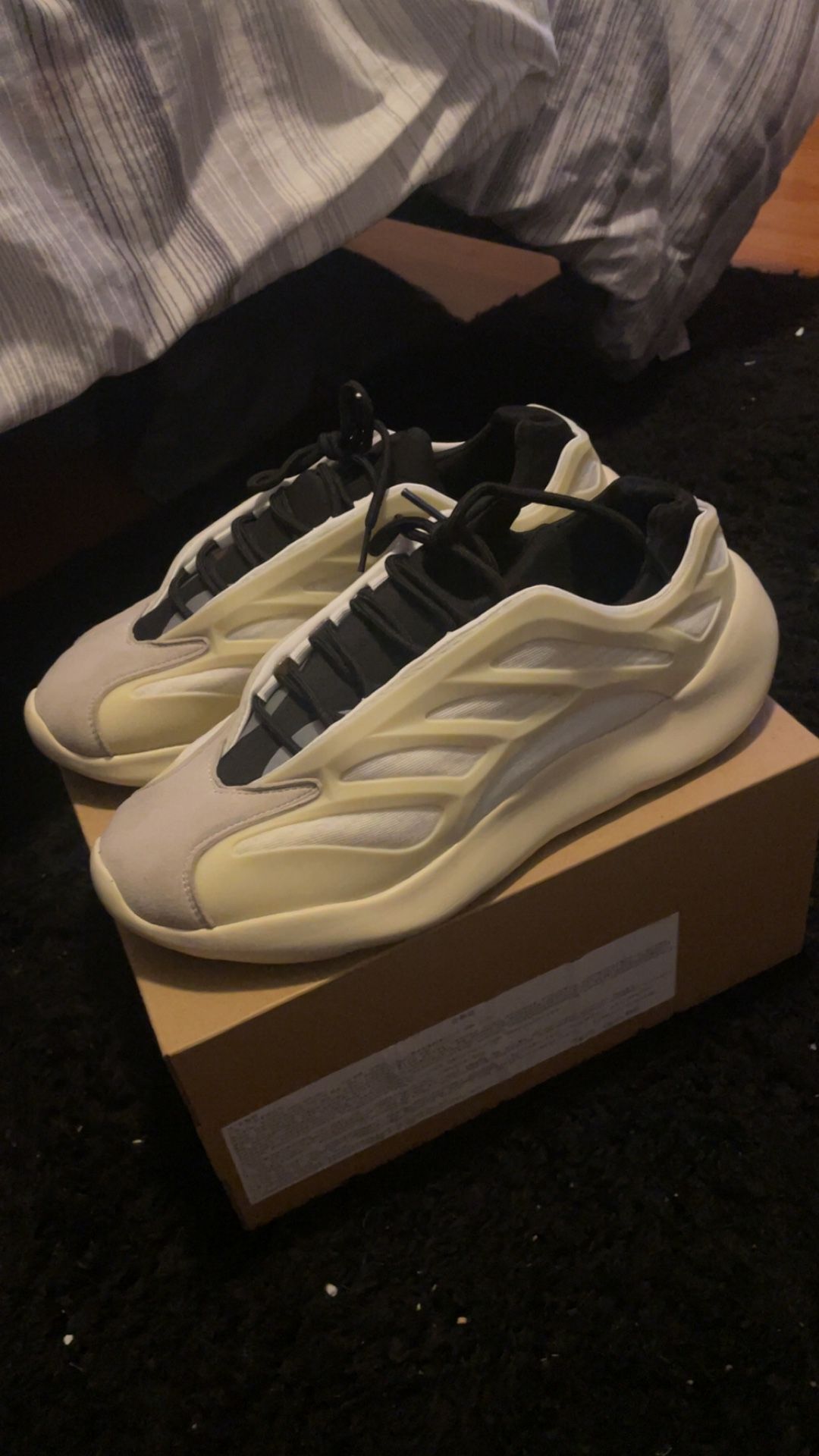 Yeezy 700v2