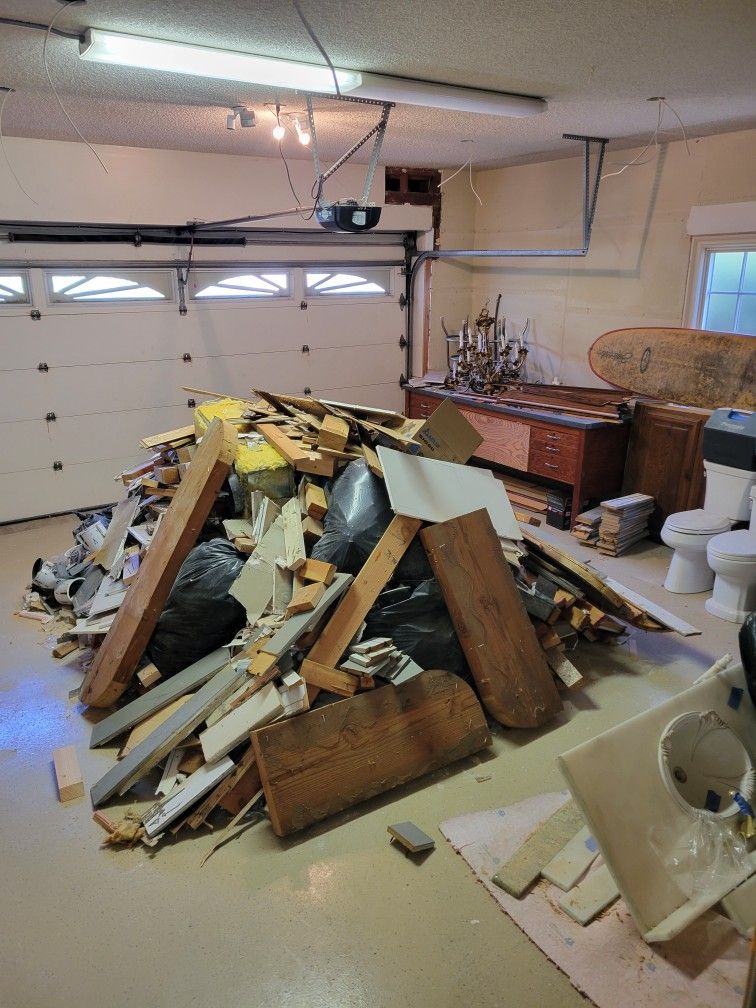 DEBRIS JUNK D3M0 REM04AL