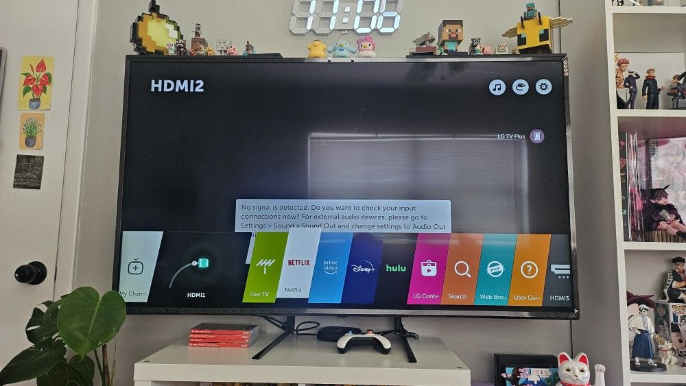 50 inch LG screen with Roku included. Works great. Pickup only