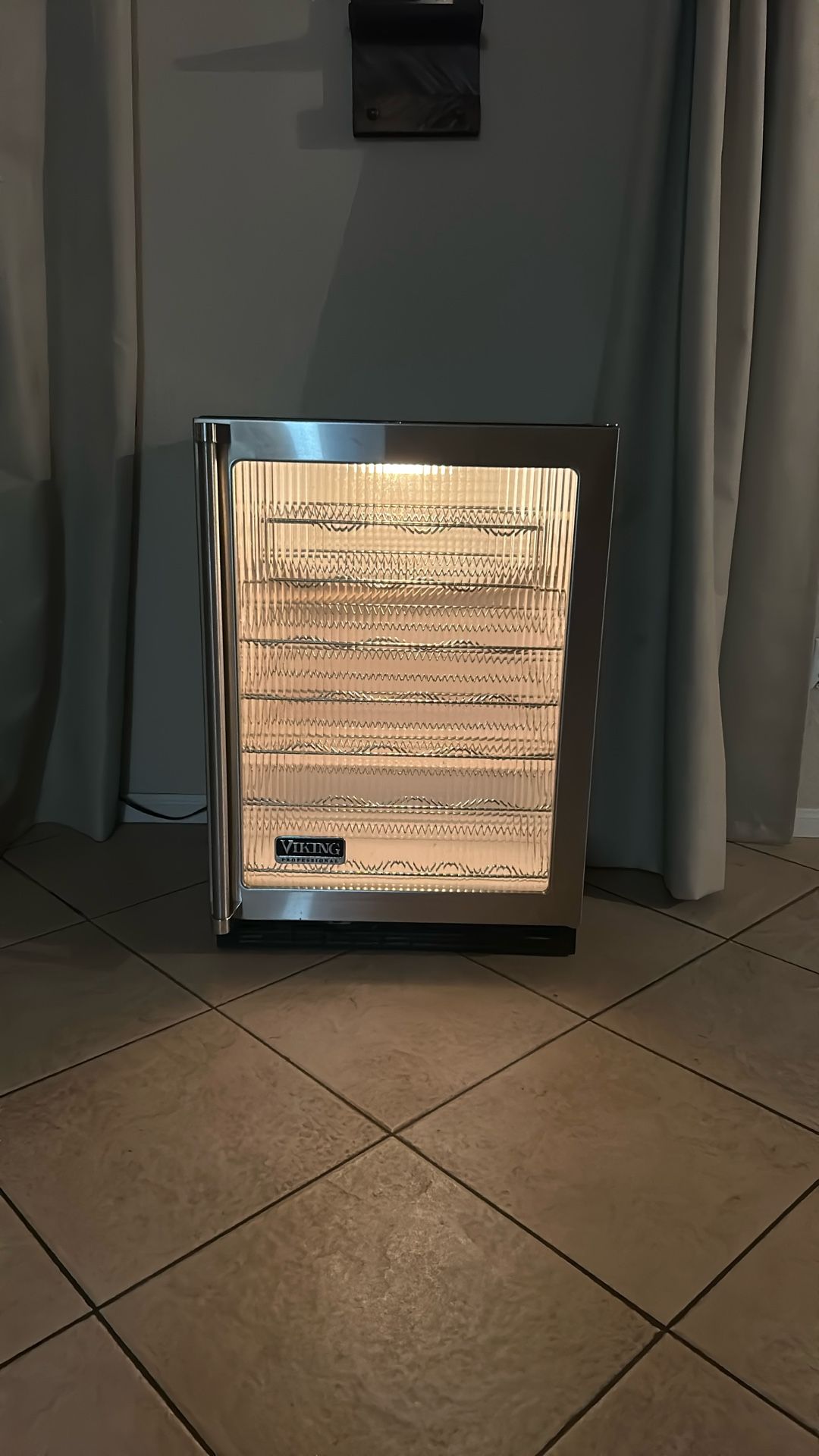 Viking Professional Series 24” Wine Fridge model # Vuwc140