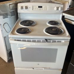 Coil White Stove In Excellent Condition One Of The Kind