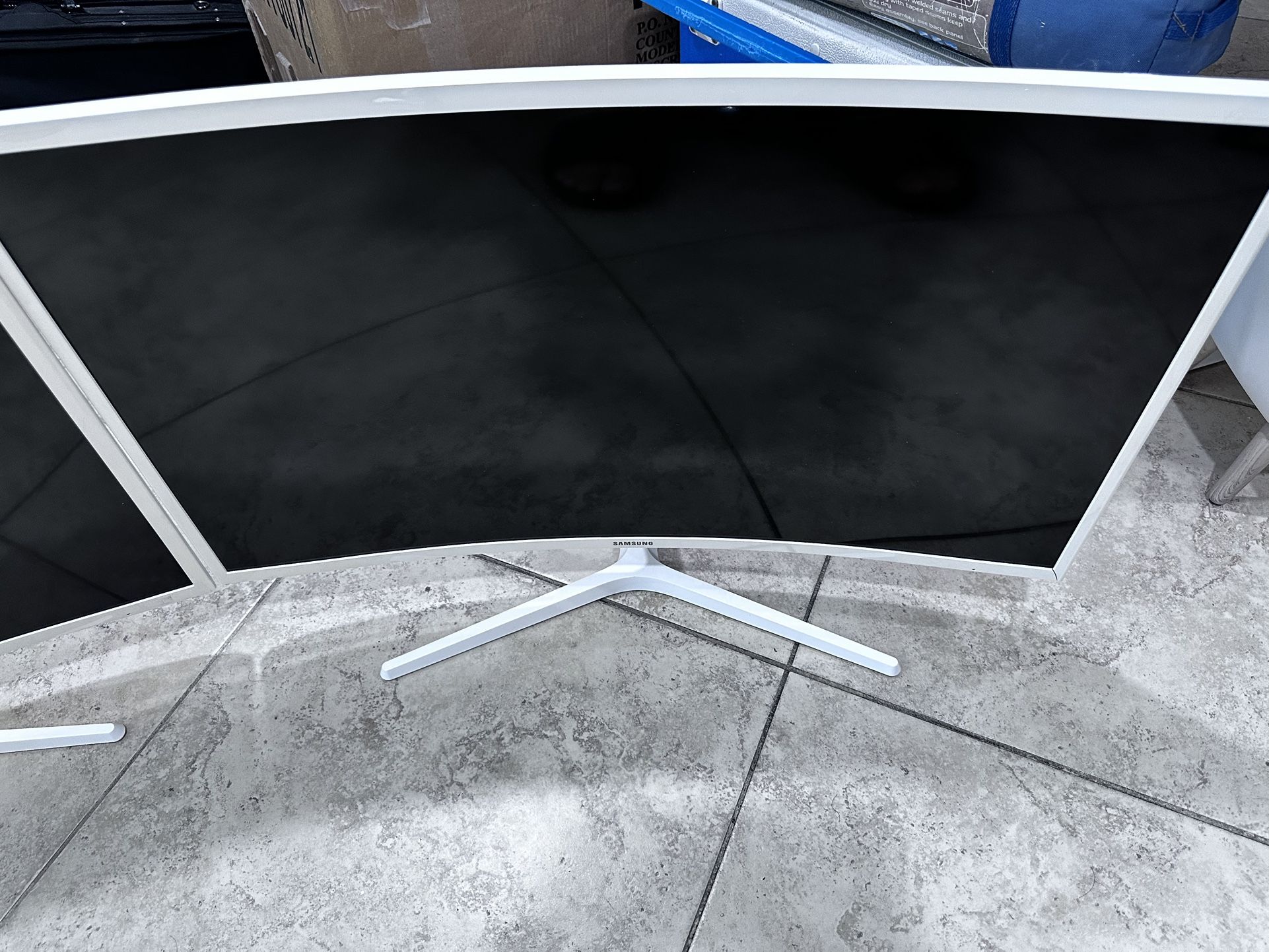 2 Monitors