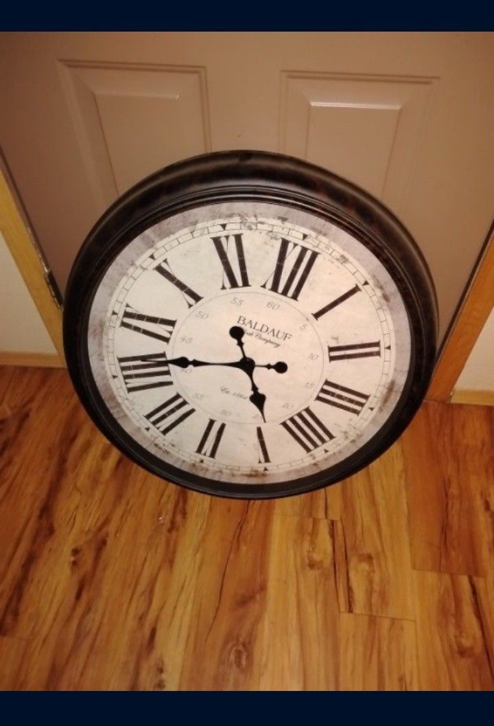 Analog Round 30 in Rustic Clock