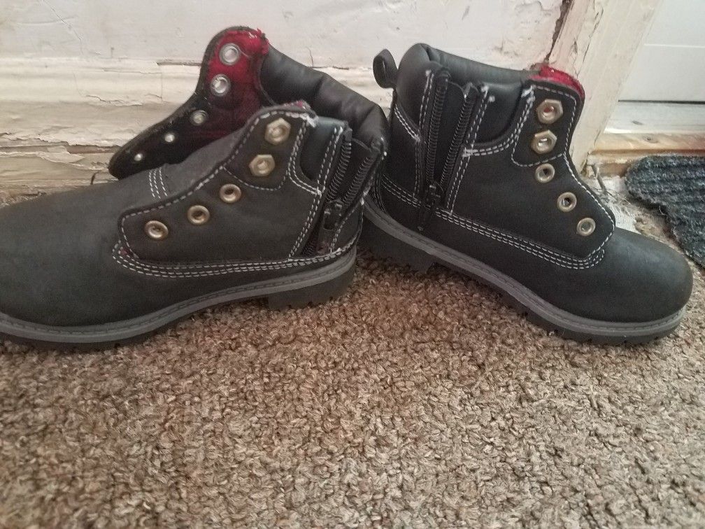 Boy Shoes Clean Size 10s Needs Laces $3.00 each