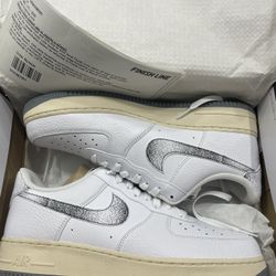 AIR FORCE 1 BRAND NEW 10.5