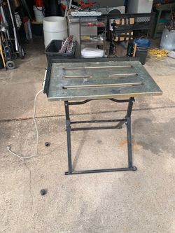 Collapsible welding table