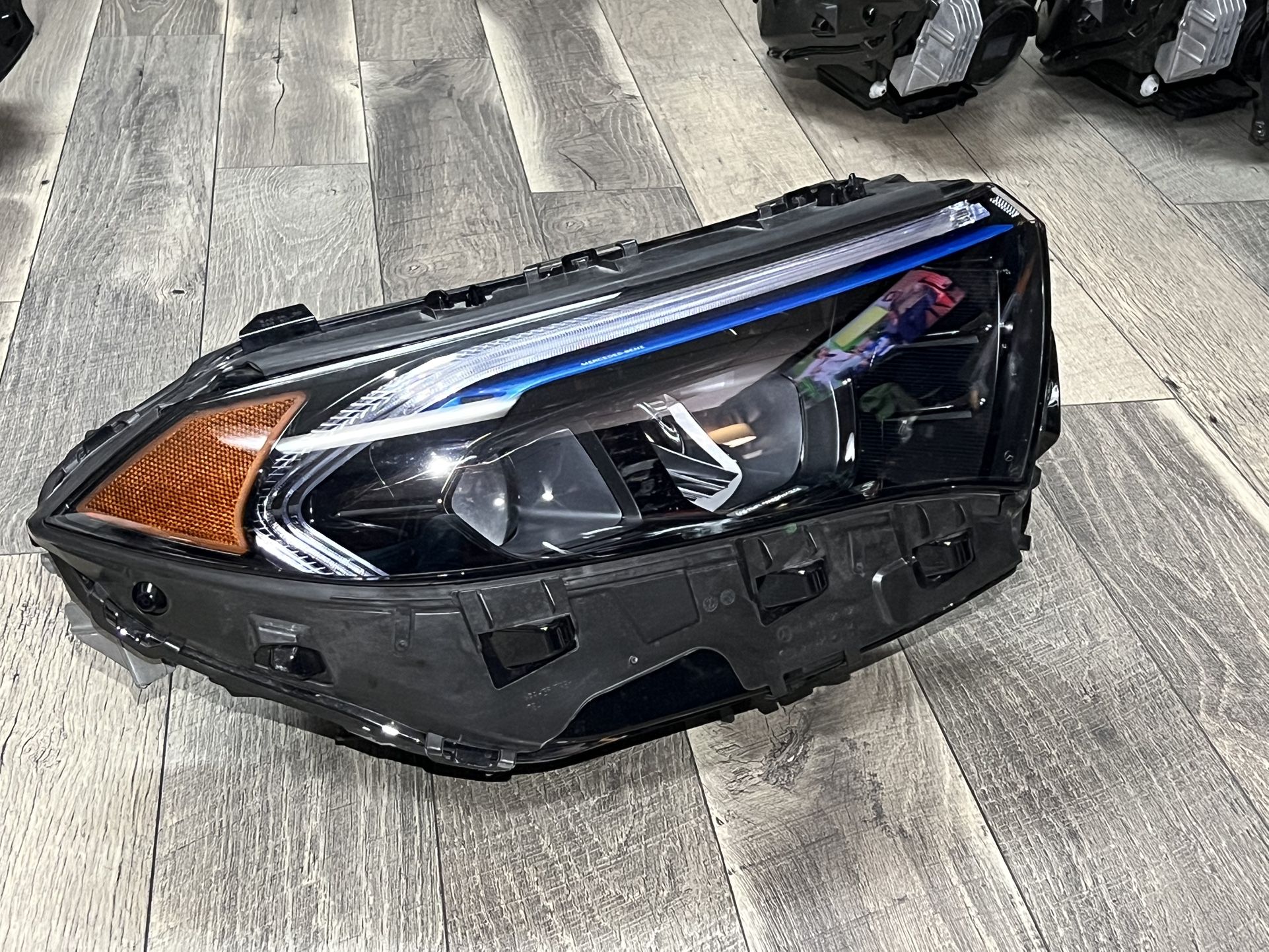 2022-2025 EQB300 EQB350 W243 RIGHT PASSENGERS HEADLIGHT LED OEM BARE EXCELLENT CONDITION
