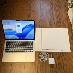 MacBook Air 13 2022 M2/8GB RAM/256GB SSD/Fully Functional/Original Box and Charger