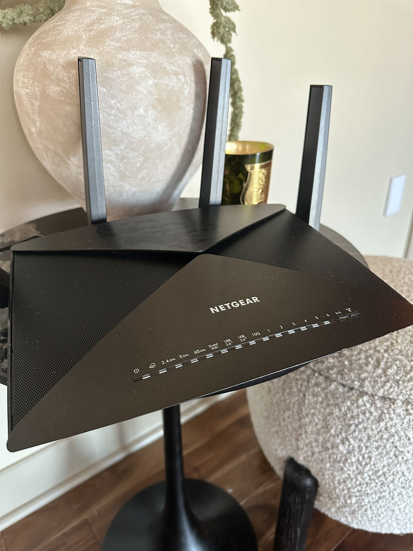 NETGEAR R9000-100NAR Nighthawk X10 AD7200 802.11ac/ad Quad-Stream WiFi Router