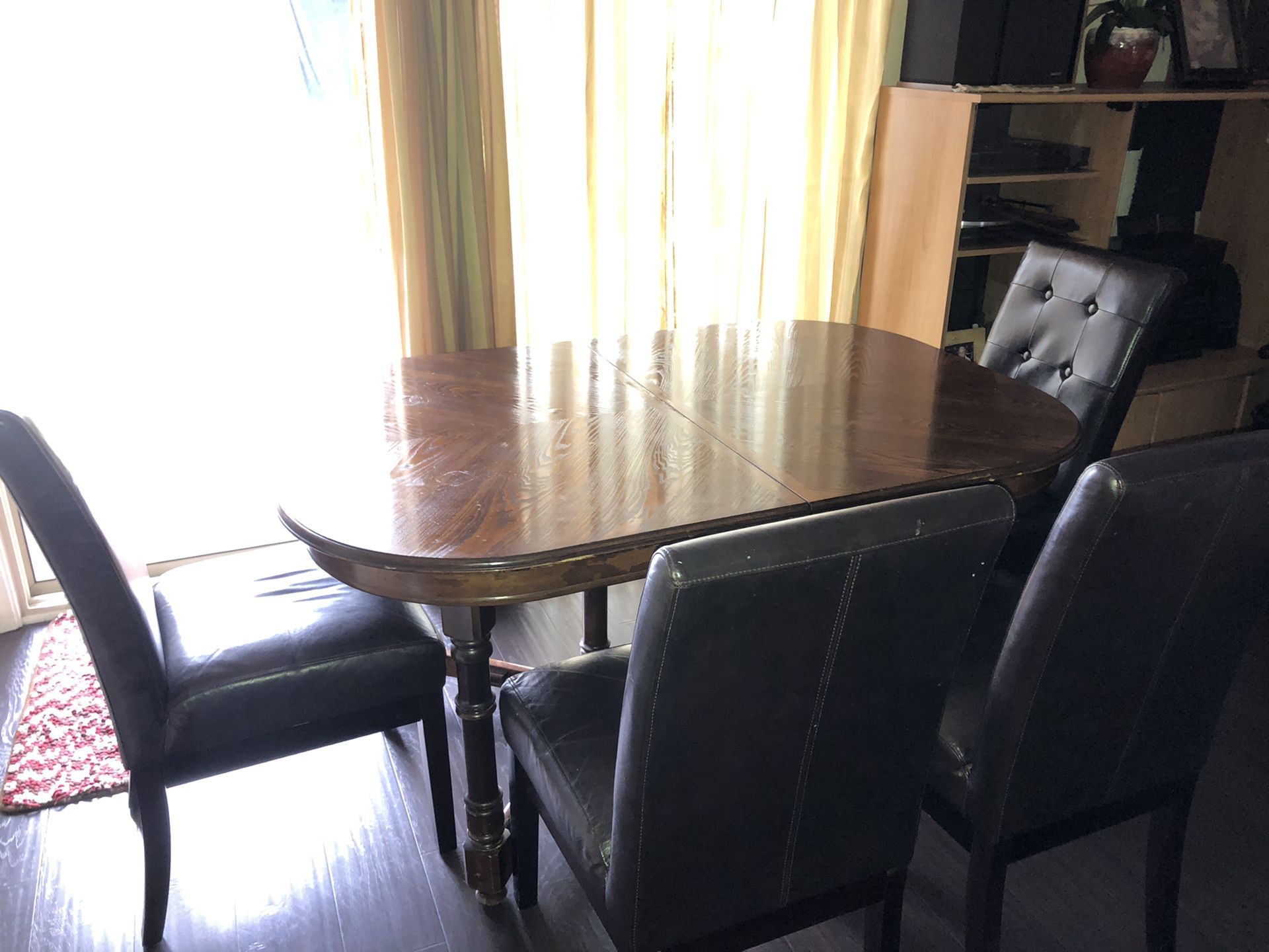 Table with/ 6 chairs