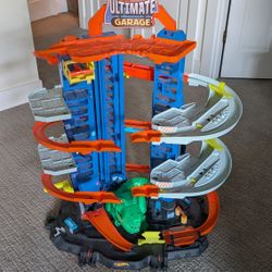 Like-New Hot Wheels Ultimate Garage – Just in Time for Christmas! 🎁 Asking Price: $80 OBO
