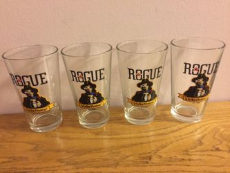 Set of 4 Rogue pint glasses