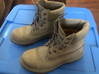 Timberland boots gray color. 8 sz women’s / Men's/Youth 6 sz