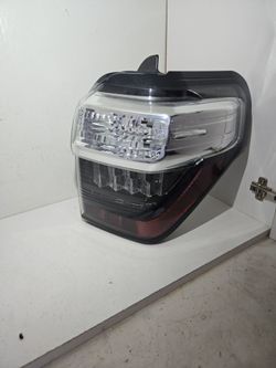 2014 TO 2024 TOYOTA 4RUNNER OEM RIGHT SIDE TAILLIGHT  SIDE