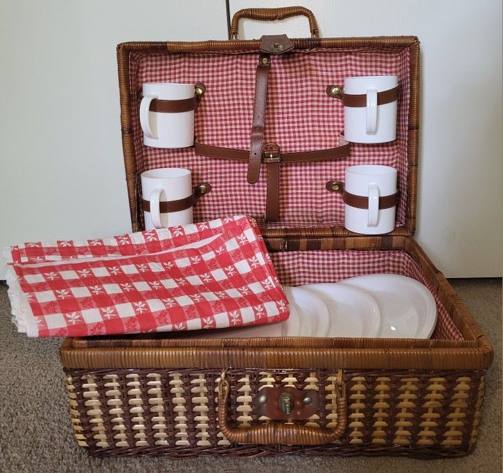 Vintage Wicker Picnic Basket