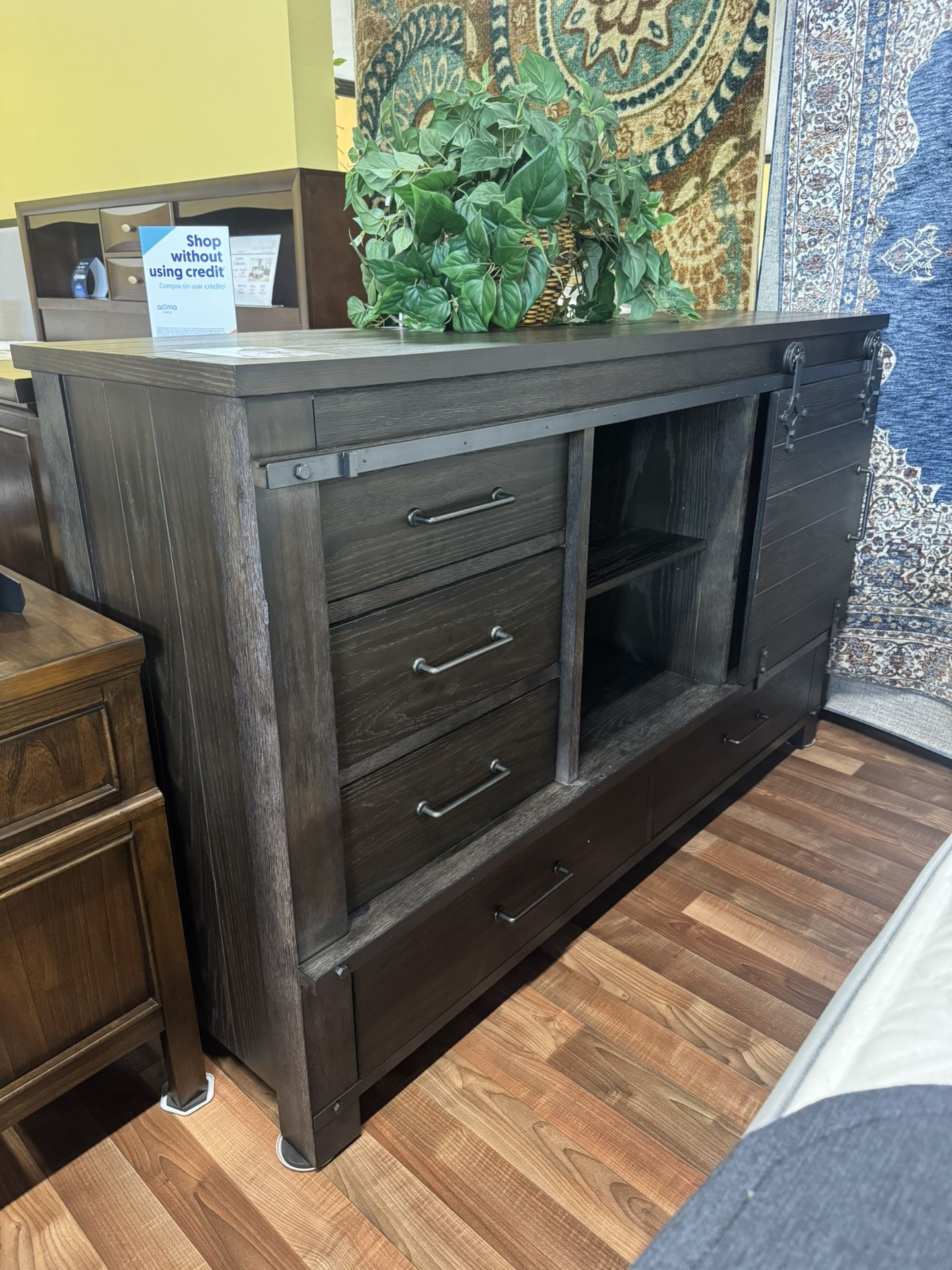 Newton Barndoor Dresser